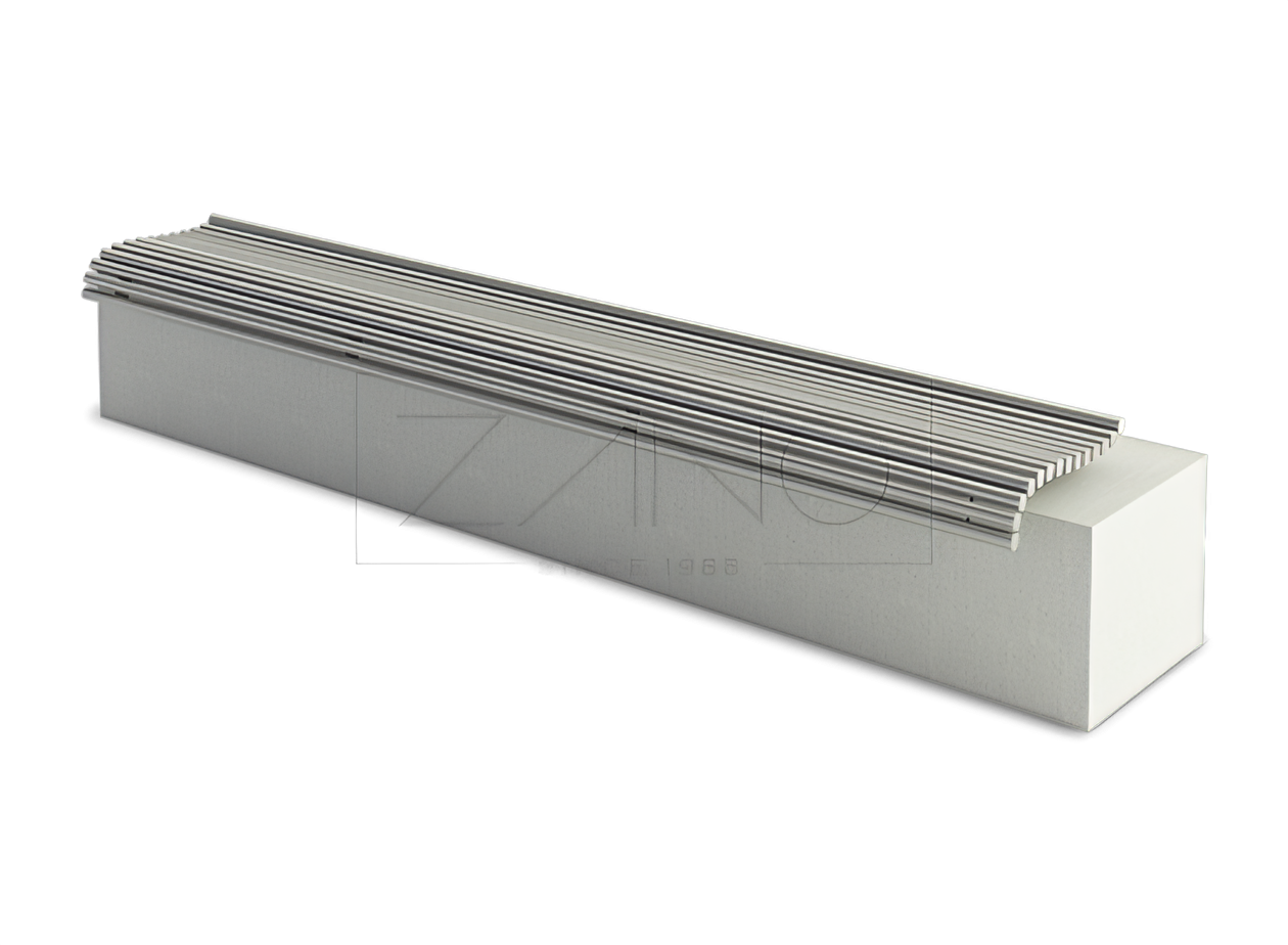 Benk laget av rustfrie stålrør på en betongbase Benk laget av rustfrie stålrør på en betongbase