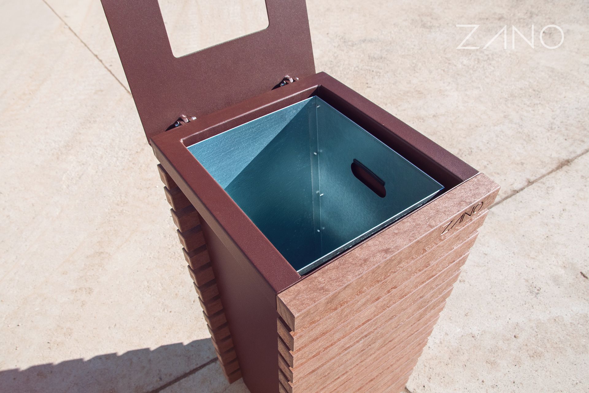 Avfallskasse med uttakbar innsats Avfallskasse med uttakbar innsats